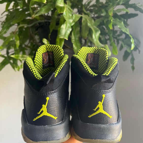 Jordan Retro 5 Venom Black Sneakers - Picture 15 of 15